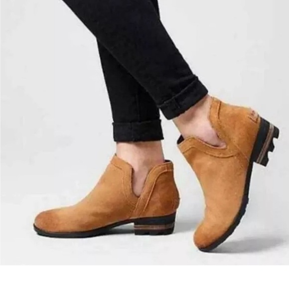 Sorel Shoes - Sorel Lolla suede ankle bootie - perfect condition.
